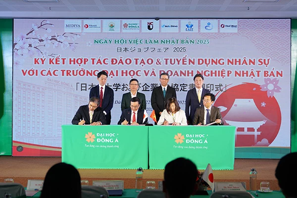 Kỳ kết hợp tác đào tạo và tuyển dụng nhân sự của các trường đại học, doanh nghiệp Nhật Bản với ĐH Đông Á. Kỳ kết hợp tác đào tạo và tuyển dụng nhân sự của các trường đại học, doanh nghiệp Nhật Bản với ĐH Đông Á.