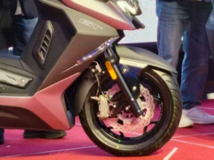 Xe tay ga thiết kế hầm hố, động cơ 330cc, trang bị ngang Honda SH 350i, giá hơn 136 triệu đồng