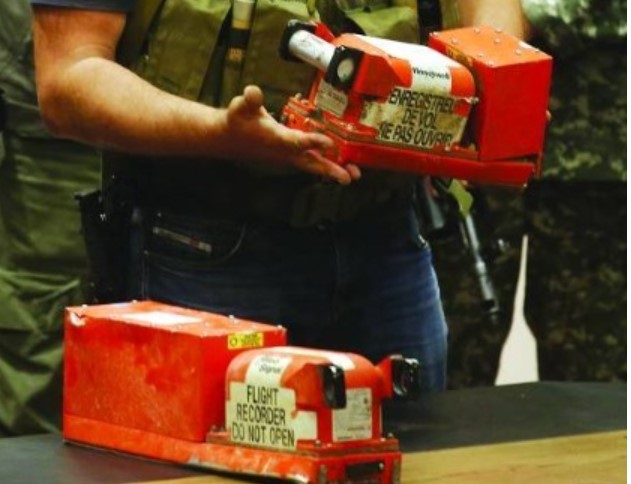 Bí ẩn về hộp đen máy bay: Tại sao không phải màu đen?
