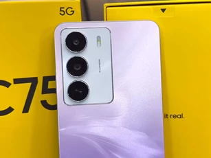 Smartphone 5G, ‘nồi đồng cối đá’, RAM 6GB, pin 6.000mAh, giá chỉ 3,99 triệu đồng