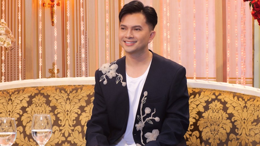 Nam ca sĩ điển trai từng bị đồn lấy vợ để che đậy giới tính bây giờ ra sao?