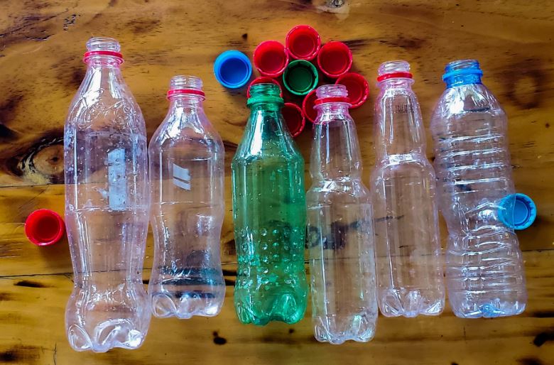 Vì sao chai nước có ga không bao giờ có đáy phẳng?