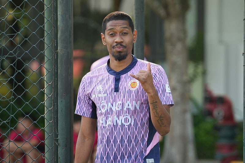 Cao Pendant Quang Vinh vượt mặt Quang Hải, trở thành ‘báu vật’ mới của HLV Kim Sang-sik tại ĐT Việt Nam