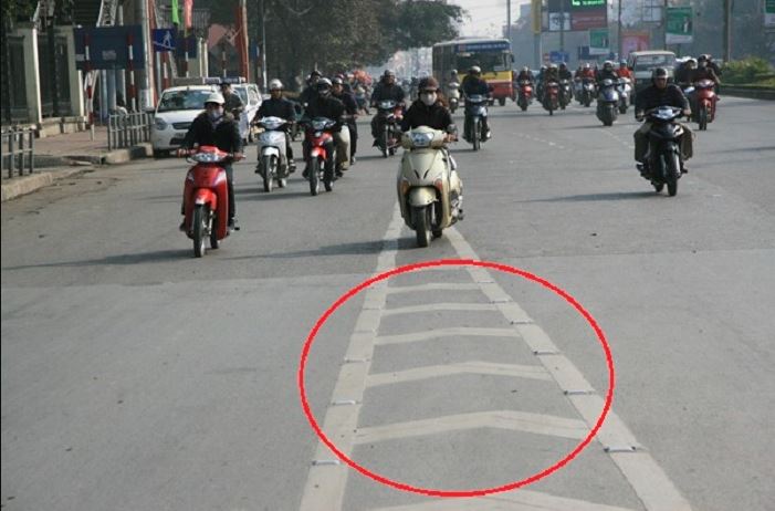Cách đi qua vạch xương cá (vạch 4.2) đúng luật để không bị phạt tiền và trừ điểm trên bằng lái 