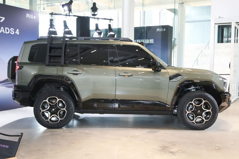 SUV địa hình PHEV công suất 700 mã lực, ngoại hình hầm hố, loạt công nghệ tiên tiến