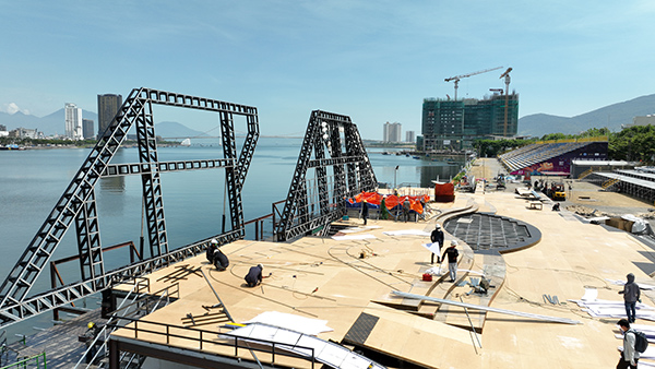 &#x110;&#xE0; N&#x1EB5;ng &#x111;&#x1B0;&#x1EE3;c t&#xEC;m ki&#x1EBF;m nhi&#x1EC1;u nh&#x1EA5;t d&#x1ECB;p di&#x1EC5;n ra l&#x1EC5; h&#x1ED9;i ph&#xE1;o hoa qu&#x1ED1;c t&#x1EBF; 2025