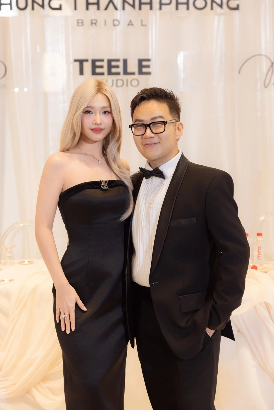 Khả Ngân theo đuổi phong cách tối giản, làm mới hình ảnh bằng mái tóc bạch kim. Khả Ngân theo đuổi phong cách tối giản, làm mới hình ảnh bằng mái tóc bạch kim.