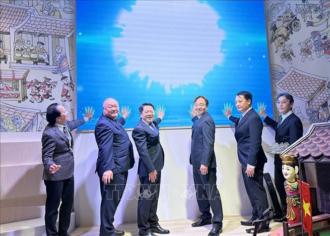 Khai m&#x1EA1;c Tu&#xE2;&#x300;n l&#xEA;&#x303; Th&#x1B0;&#x1A1;ng hi&#x1EC7;u qu&#x1ED1;c gia Vi&#x1EC7;t Nam t&#x1EA1;i Tri&#xEA;&#x309;n la&#x303;m Th&#xEA;&#x301; gi&#x1A1;&#x301;i EXPO 2025