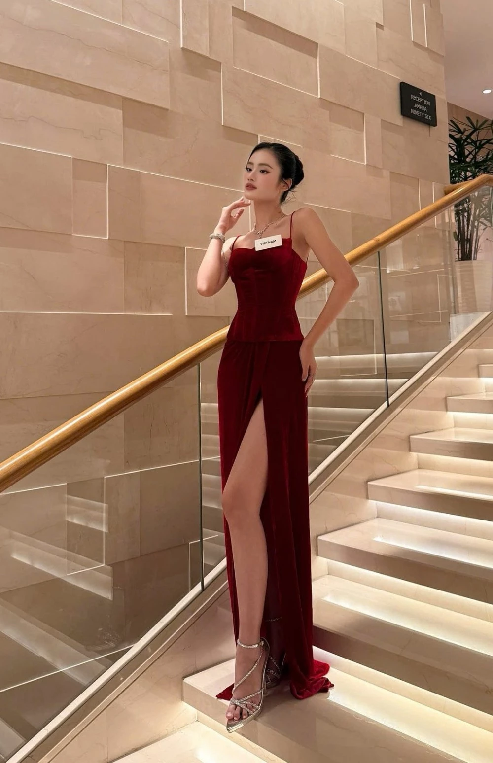 Hoa hậu Ý Nhi