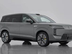 SUV PHEV dài 5,2 mét, công suất 751 mã lực, công nghệ đỉnh cao, giá gần 1,3 tỷ đồng