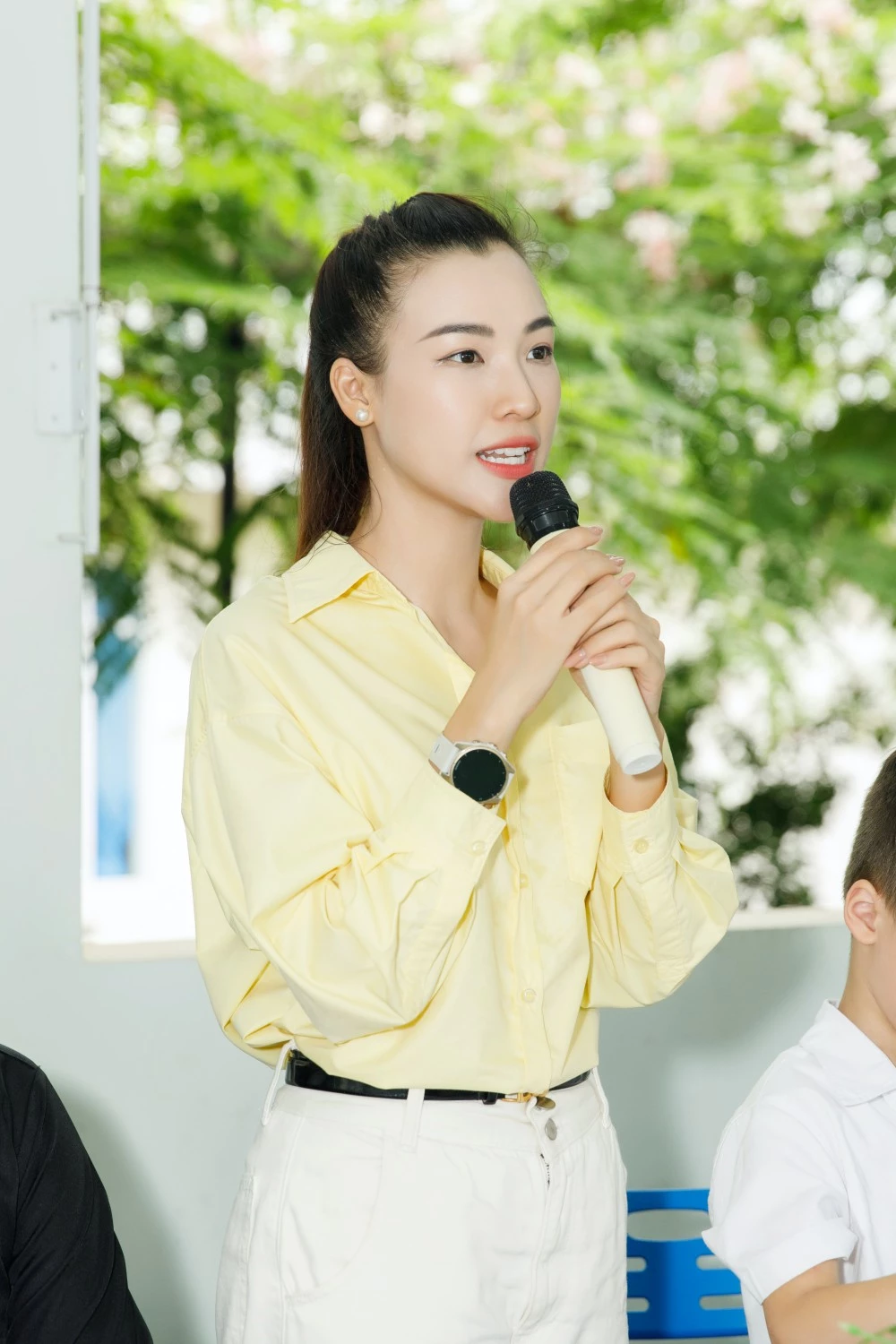 Á hậu Hoàng Oanh xúc động hội ngộ các em nhỏ khuyết tật tại Tây Ninh sau 10 năm Á hậu Hoàng Oanh xúc động hội ngộ các em nhỏ khuyết tật tại Tây Ninh sau 10 năm
