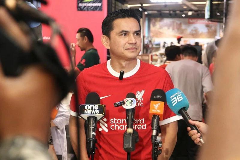 HLV Kiatisak. Ảnh: FBNV.
