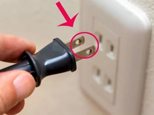 Bí ẩn 2 lỗ nhỏ trên phích cắm điện: Chi tiết tưởng thừa hóa ra lại "cứu nguy" cả nhà