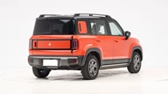 SUV hạng A thiết kế vuông vức, nội thất xịn sò, giá rẻ bất ngờ