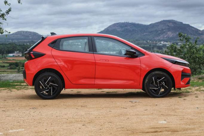 Xe hatchback vượt trội Kia Morning, Hyundai Grand i10, giá hơn 200 triệu đồng