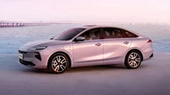 Xe sedan dài gần 4,8 mét, công suất 129 mã lực, giá 360 triệu đồng