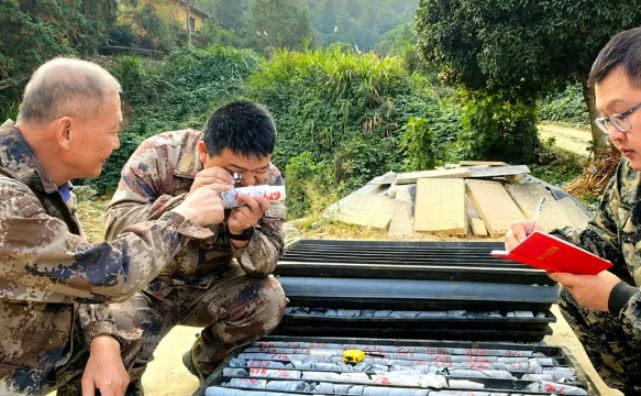 Phát hiện mỏ vàng 'siêu khổng lồ', trị giá hơn 80 tỷ USD