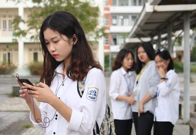 Thấy đối phương có những dấu hiệu này, bạn nên tránh xa kẻo có thể bị 'đâm sau lưng'