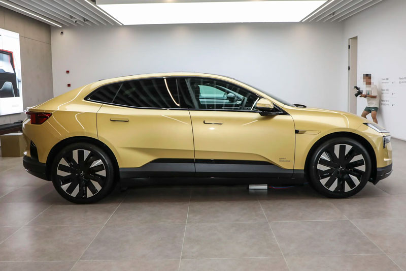 Xe gầm cao công suất 536 mã lực, trang bị tiên tiến, giá ngang Hyundai Santa Fe