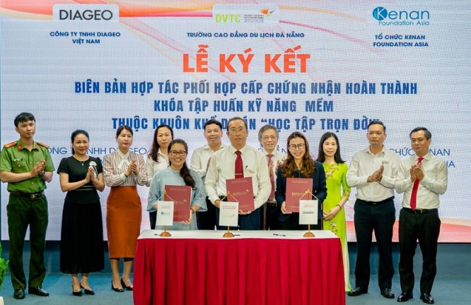 Hỗ trợ hàng trăm sinh viên ngành nhà hàng, khách sạn phát triển nghiệp vụ