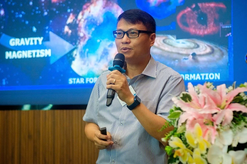 GS.TS Hoàng Chí Thiêm (Viện Khoa học Vũ trụ và Thiên văn Hàn Quốc - KASI), phát biểu.