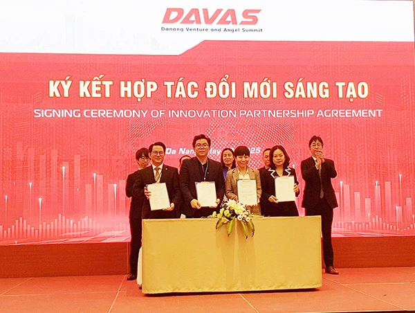 Ký kết hợp tác ĐMST tại DAVAS 2025. Ký kết hợp tác ĐMST tại DAVAS 2025.