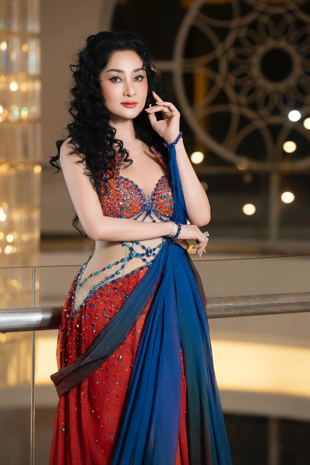 Không chỉ khẳng định vị thế bằng chiến lược và uy tín, Chủ tịch Hường Phạm còn khiến giới mộ điệu phải ngưỡng mộ bởi phong cách thời trang đậm dấu ấn cá nhân, mang thông điệp về bản lĩnh và sự nữ tính cân bằng. Không chỉ khẳng định vị thế bằng chiến lược và uy tín, Chủ tịch Hường Phạm còn khiến giới mộ điệu phải ngưỡng mộ bởi phong cách thời trang đậm dấu ấn cá nhân, mang thông điệp về bản lĩnh và sự nữ tính cân bằng.