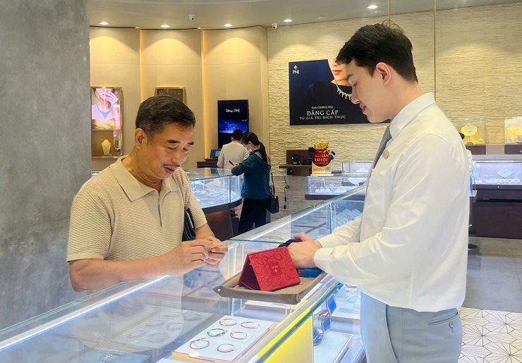 C&#x1EA7;n s&#x1EDB;m minh b&#x1EA1;ch th&#x1ECB; tr&#x1B0;&#x1EDD;ng v&#xE0;ng, ch&#x1EA5;m d&#x1EE9;t th&#x1EBF; &#x111;&#x1ED9;c quy&#x1EC1;n