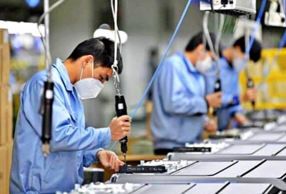 Từ 1/7/2025, điều kiện nào để lao động nam có vợ sinh con được hưởng trợ cấp một lần?