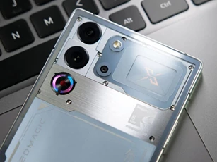 Smartphone gaming ‘đỉnh của chóp’ pin 7.500mAh, giá 18 triệu đồng