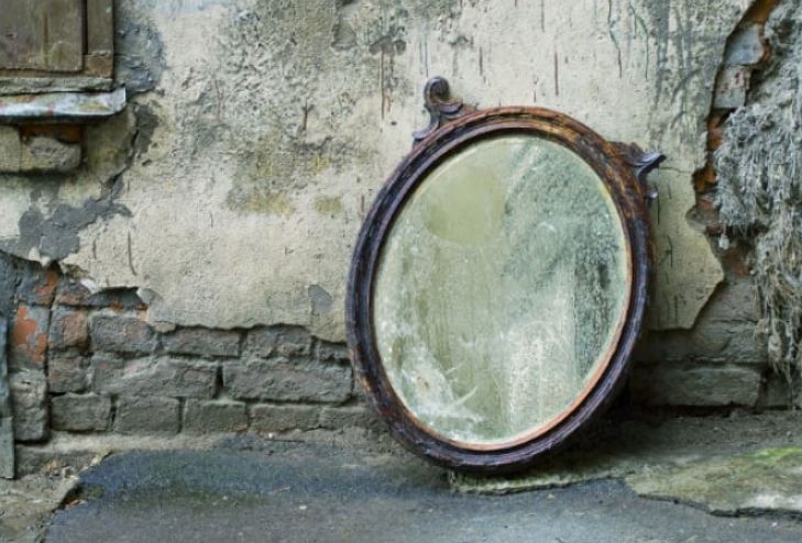 Chiếc gương sát nhân “Louis Alvarez 1743”: hơn hai thế kỷ gieo rắc cái chết