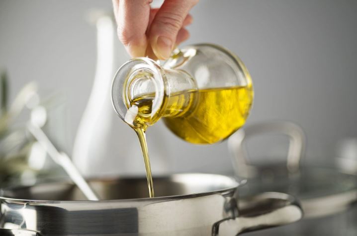 Cảnh báo từ chuyên gia: 6 loại dầu ăn quen thuộc có thể làm tăng nguy cơ mắc ung thư mà người Việt nào cũng từng dùng