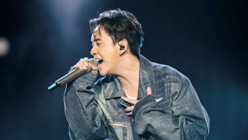 Sau 6 năm từ bản hit 'Thằng Điên', JustaTee chính thức xác nhận
trở lại với ca khúc mới 'Bông Hoa Nhà'
