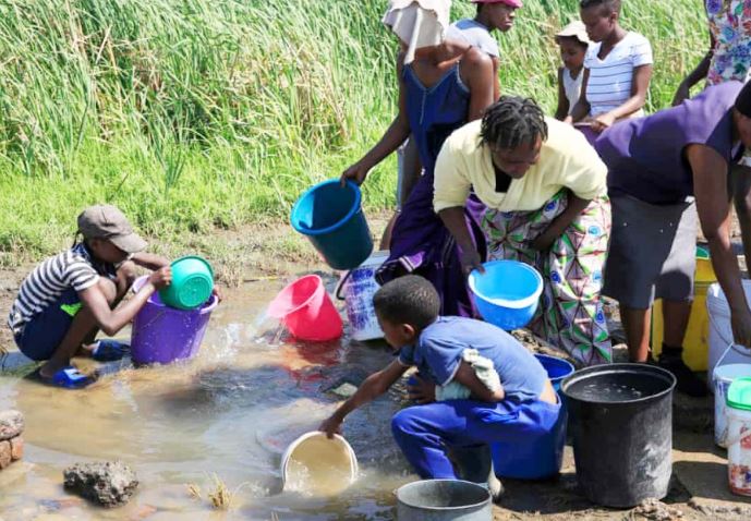 Vì sao nhiều người châu Phi thà chết đói còn hơn làm nông, chết khát còn hơn đào giếng?