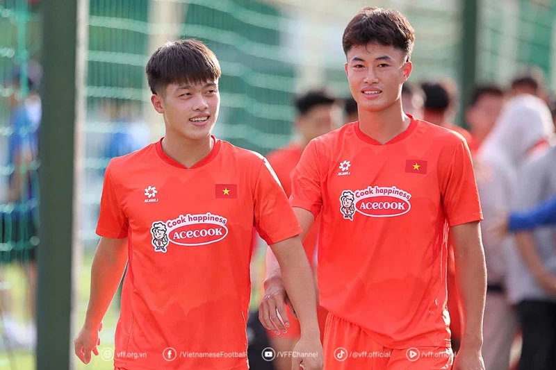 Quốc Việt (trái). Ảnh: VFF.