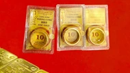 Giá vàng quốc tế giảm gần 1% vì áp lực từ đồng USD tăng mạnh