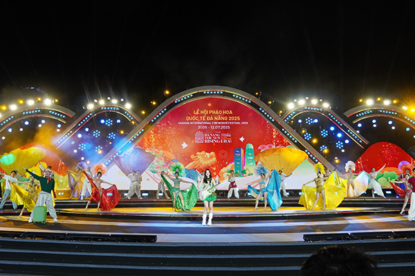 Tổng duyệt chương trình nghệ thuật đêm thứ hai lễ hội pháo hoa quốc tế Đà Nẵng