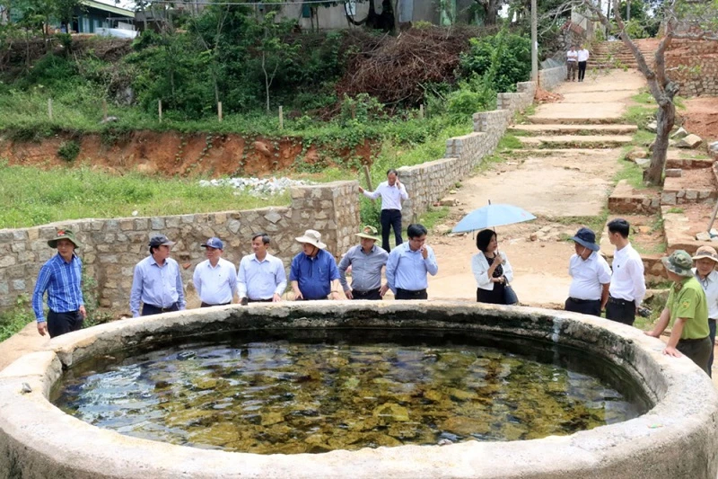 TS Phạm S khi còn là Phó Chủ tịch UBND tỉnh Lâm Đồng đã nhiều lần cùng lãnh đạo địa phương khảo sát giếng nóng xã Đạ Long.