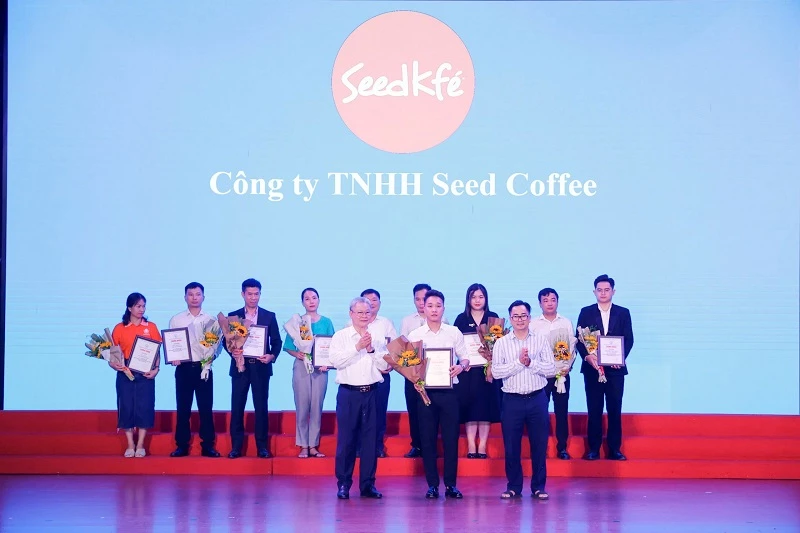 Công ty TNHH Seed Coffee với dòng sản phẩm cà phê rang xay thương hiệu Seed Kfé được vinh danh.