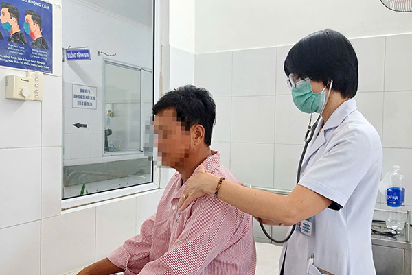 Đà Nẵng: Lấy dị vật đường thở cho người bệnh 53 tuổi sau 5 tháng ho kéo dài