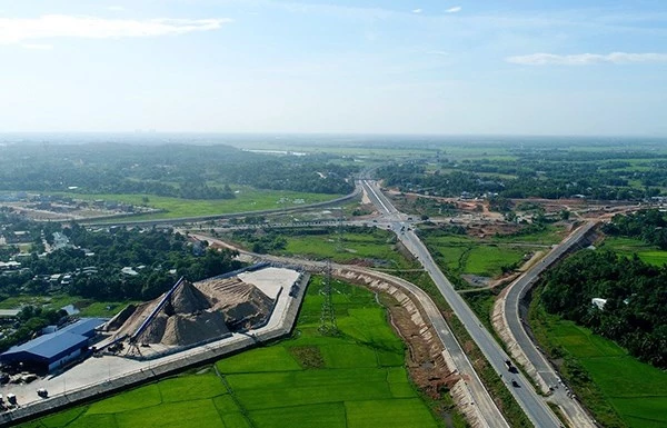Cao tốc Bắc - Nam qua địa bàn TP Đà Nẵng. Cao tốc Bắc - Nam qua địa bàn TP Đà Nẵng.