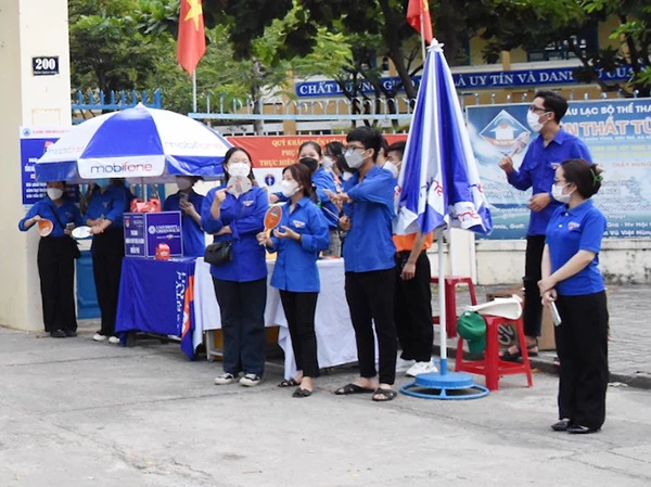 Lực lượng tình nguyện viên tại TP Đà Nẵng sẵn sàng hỗ trợ các thí sinh dự thi tốt nghiệp THPT. Lực lượng tình nguyện viên tại TP Đà Nẵng sẵn sàng hỗ trợ các thí sinh dự thi tốt nghiệp THPT.