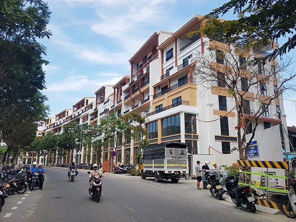 Theo DKRA Group, sức cầu phân khúc nhà phố/biệt thự tại thị trường Đà Nẵng và vùng phụ cận tháng 5/2025 tuy có cải thiện nhưng vẫn ở mức thấp. Theo DKRA Group, sức cầu phân khúc nhà phố/biệt thự tại thị trường Đà Nẵng và vùng phụ cận tháng 5/2025 tuy có cải thiện nhưng vẫn ở mức thấp.