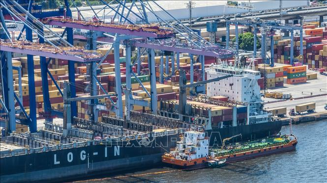 Ba l&#x1EF1;c &#x111;&#x1EA9;y &#xE2;m th&#x1EA7;m thay &#x111;&#x1ED5;i kinh t&#x1EBF; th&#x1EBF; gi&#x1EDB;i&#xD;&#xA;