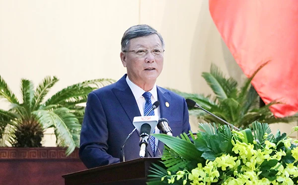 Ông Lê Văn Trung - Chủ tịch Uỷ ban MTTQ Việt Nam TP Đà Nẵng. Ông Lê Văn Trung - Chủ tịch Uỷ ban MTTQ Việt Nam TP Đà Nẵng.