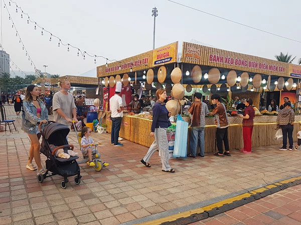 Khu vực dịch vụ sẽ tiếp tục là trụ đỡ cho tăng trưởng kinh tế Đà Nẵng 6 tháng cuối năm 2025. Khu vực dịch vụ sẽ tiếp tục là trụ đỡ cho tăng trưởng kinh tế Đà Nẵng 6 tháng cuối năm 2025.