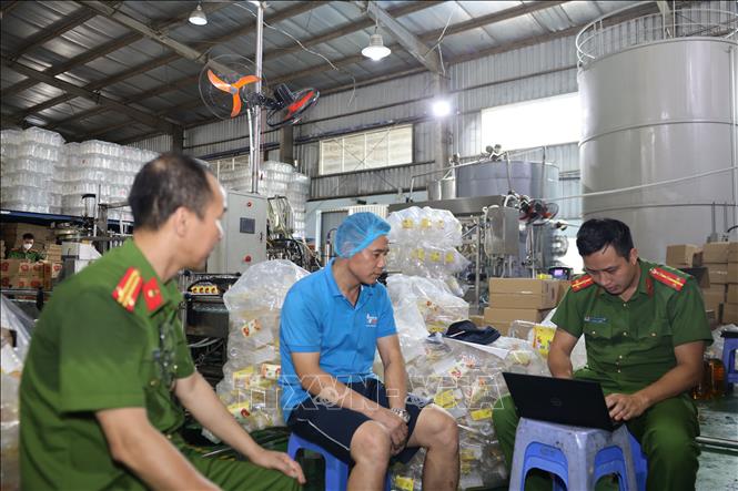 Dầu ăn 'bẩn' - trách nhiệm không thể 'trôi' theo dầu
