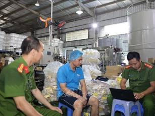 Dầu ăn 'bẩn' - trách nhiệm không thể 'trôi' theo dầu