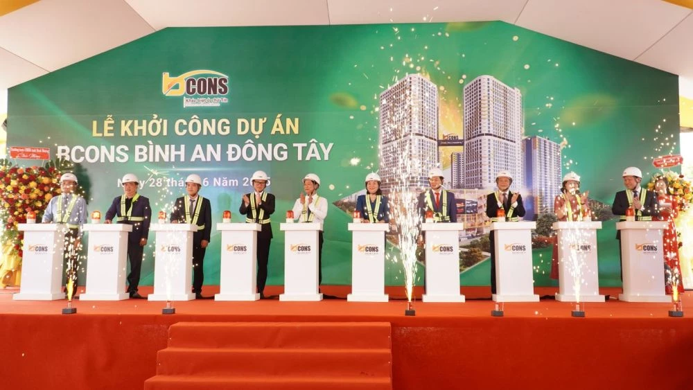 Lãnh đạo tỉnh Bình Dương cùng lãnh đạo tập đoàn Bcons nhấn nút khởi công dự án Bcons Bình An - Đông Tây ngày 28/6.