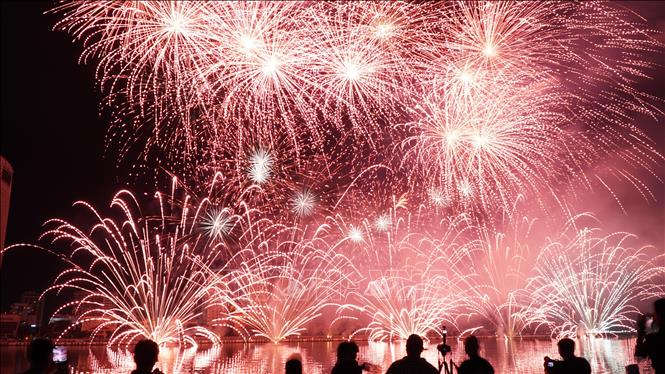 Vi&#x1EC7;t Nam v&#xE0; Trung Qu&#x1ED1;c v&#xE0;o chung k&#x1EBF;t L&#x1EC5; h&#x1ED9;i ph&#xE1;o hoa qu&#x1ED1;c t&#x1EBF; &#x110;&#xE0; N&#x1EB5;ng 2025&#xD;&#xA;